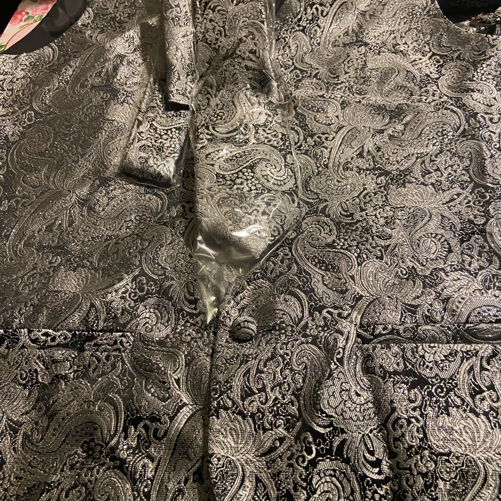Elegant Silver Paisley Vest 4 pc set